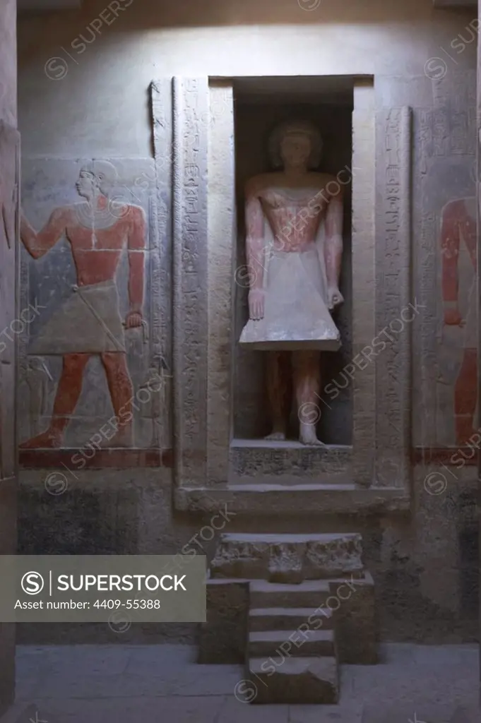 Old kingdom of Egypt. 6th Dynasty. Mastaba of Mereruka, Vizier of pharaoh Teti. Mereruka's statue at false door. Necropolis of Saqqara. Lower Egypt.