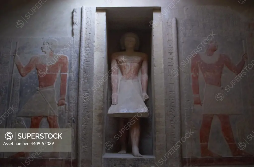 Old kingdom of Egypt. 6th Dynasty. Mastaba of Mereruka, Vizier of pharaoh Teti. Mereruka's statue at false door. Necropolis of Saqqara. Lower Egypt.