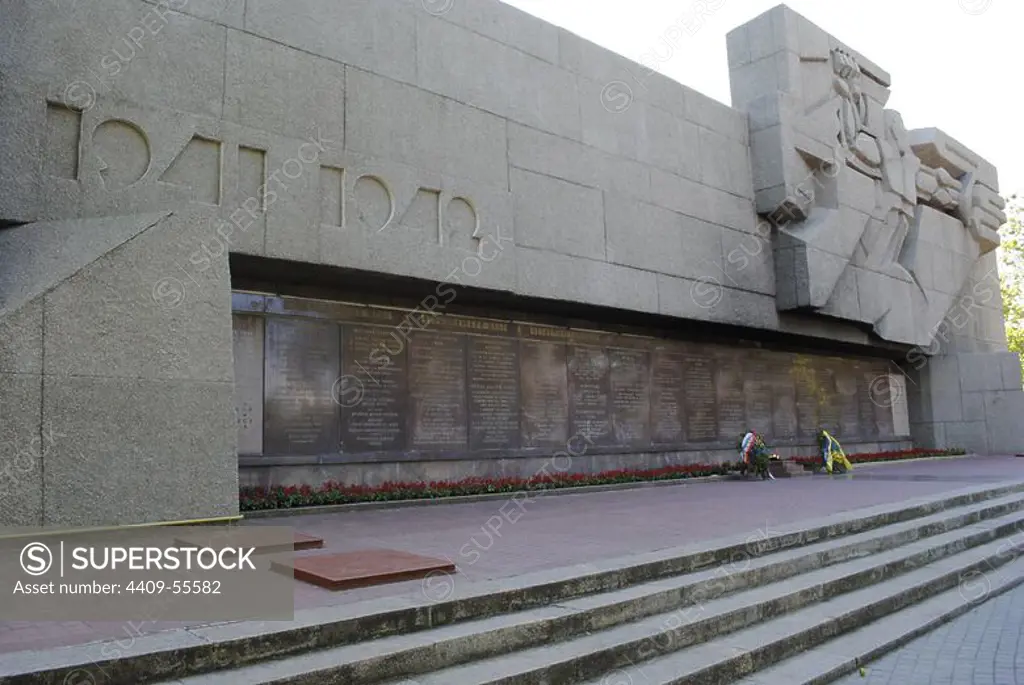 Ukraine. Sevastopol. Memorial to the Heroic Defense of Sevastopol 1941-1942. By I. Fialko and V. Yakovlev. 1967. Detail.