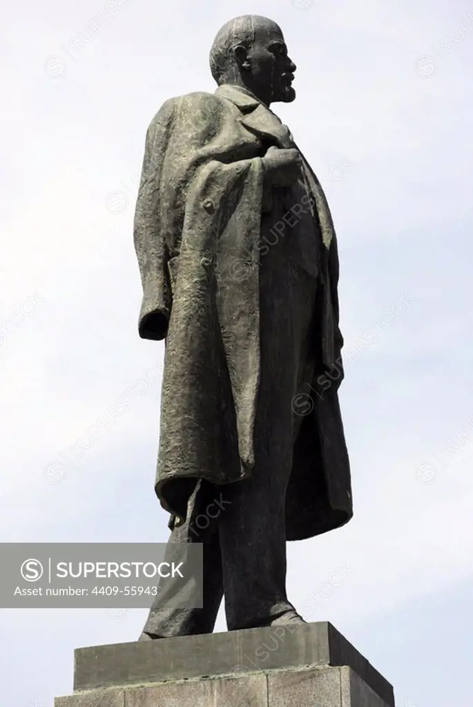 Ukraine. Autonomous Republic of Crimea. Kerch. Vladimir Lenin (1870-1924). Russian revolutionary and politician. Statue.