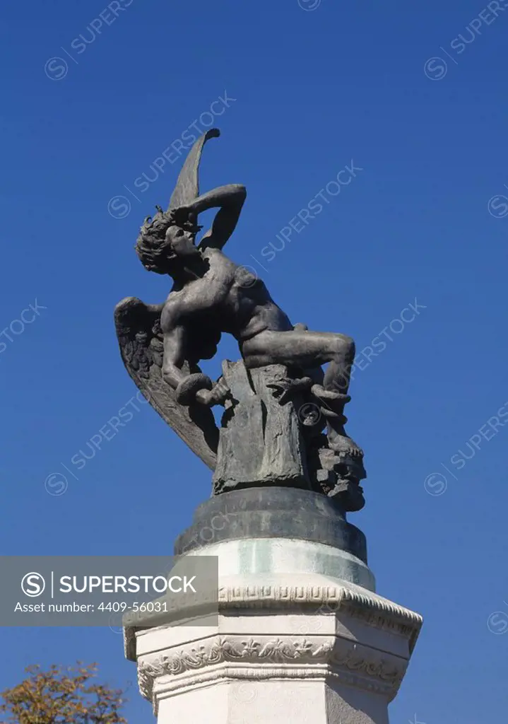 ARTE S. XIX. ESPAÑA. BELLVER Y RAMON, Ricardo (Madrid,1845-Madrid,1924). Escultor español. Estatua del ANGEL CAIDO (1876), ubicada en el PARQUE DEL RETIRO. MADRID. España.