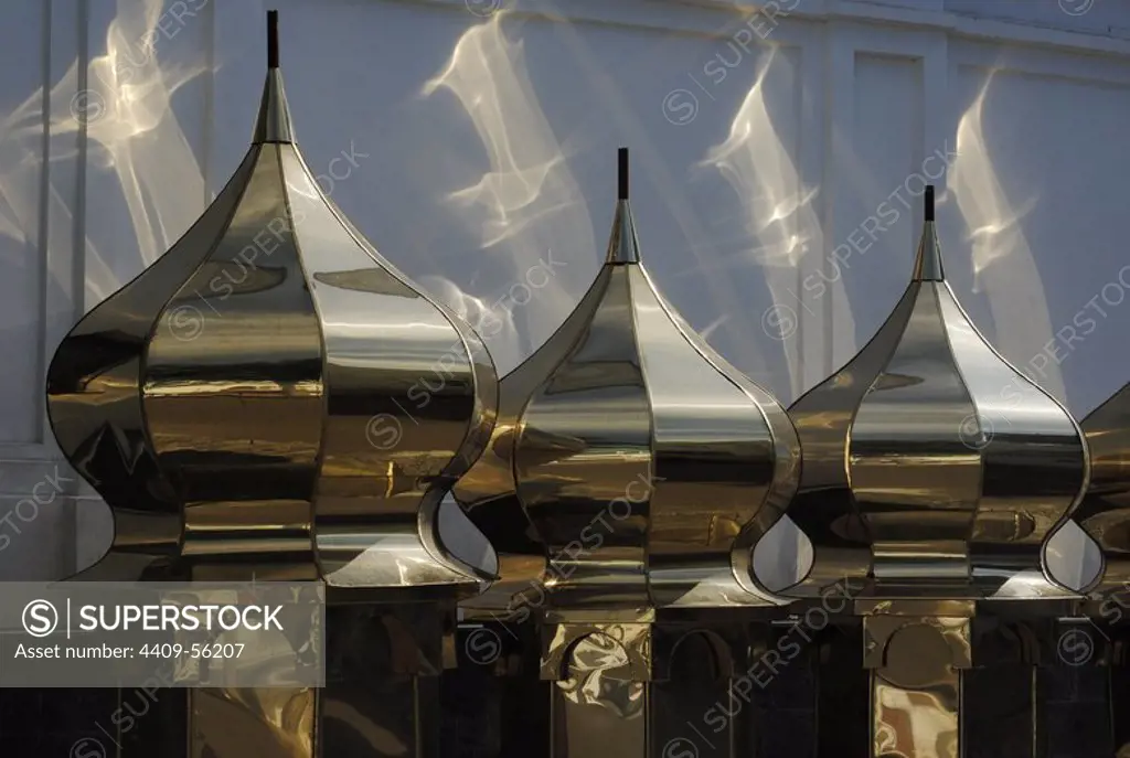 UCRANIA. KIEV (KYIV). Detalle de varias cúpulas doradas de repuesto. Europa oriental.
