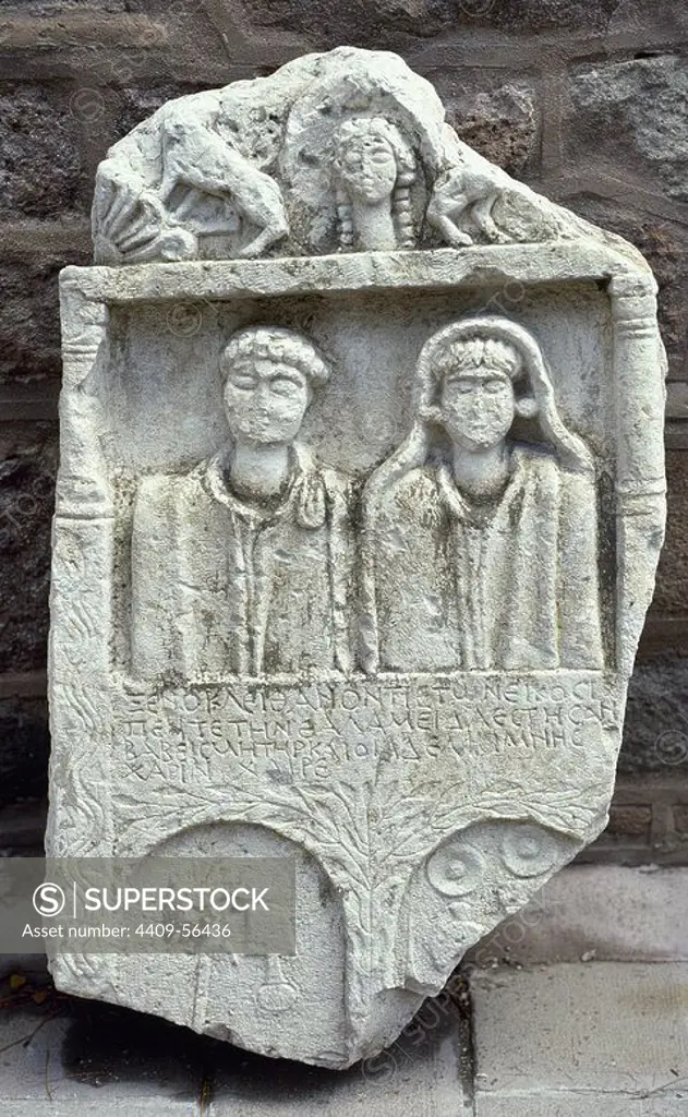 Roman funeral stele. Relief depicting the portrait of the two deceased spouses. Museum of Anatolian Civilizations. Ankara, Turkey.
