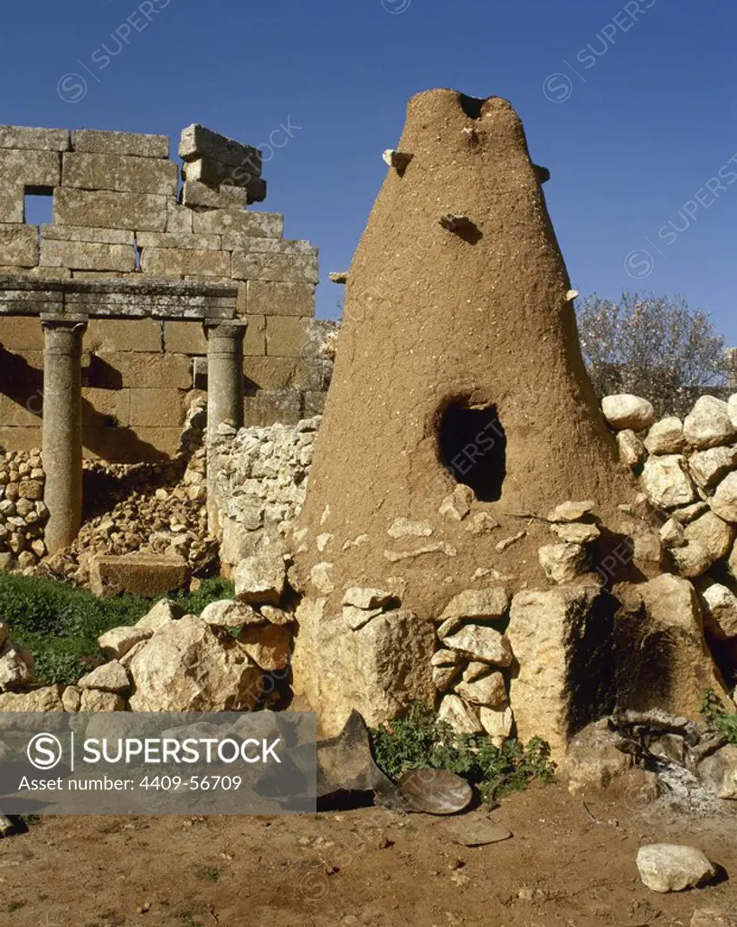 Syrian Arab Republic. Rueiha. Dead Cities. From Roman Empire to Byzantine Christianity, 1st to 7th century, abandoned between 8th to10th centuries. The ruins have been reused by the Bedouins to build their homes. View of Bedouin adobe oven. Photo taken before the Syrian civil war.