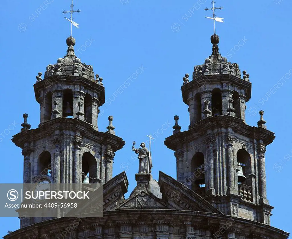ARTE NEOCLASICO-S. XVIII. ESPAÑA. IGLESIA DE LA PEREGRINA. Construida entre 1778 y 1792 por el arquitecto Antonio SOUTO. Su planta tiene forma de concha o vieira. Detalle de la parte superior de la FACHADA, de forma convexa, con sus dos torres-campanario. PONTEVEDRA. Galicia.