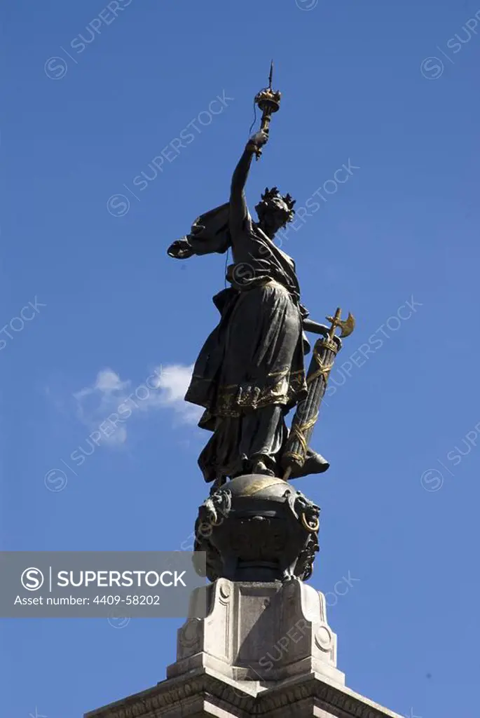 Ecuador.Quito.Historical center.Square of Independencia or Grande. Monument to the heroes of independence..