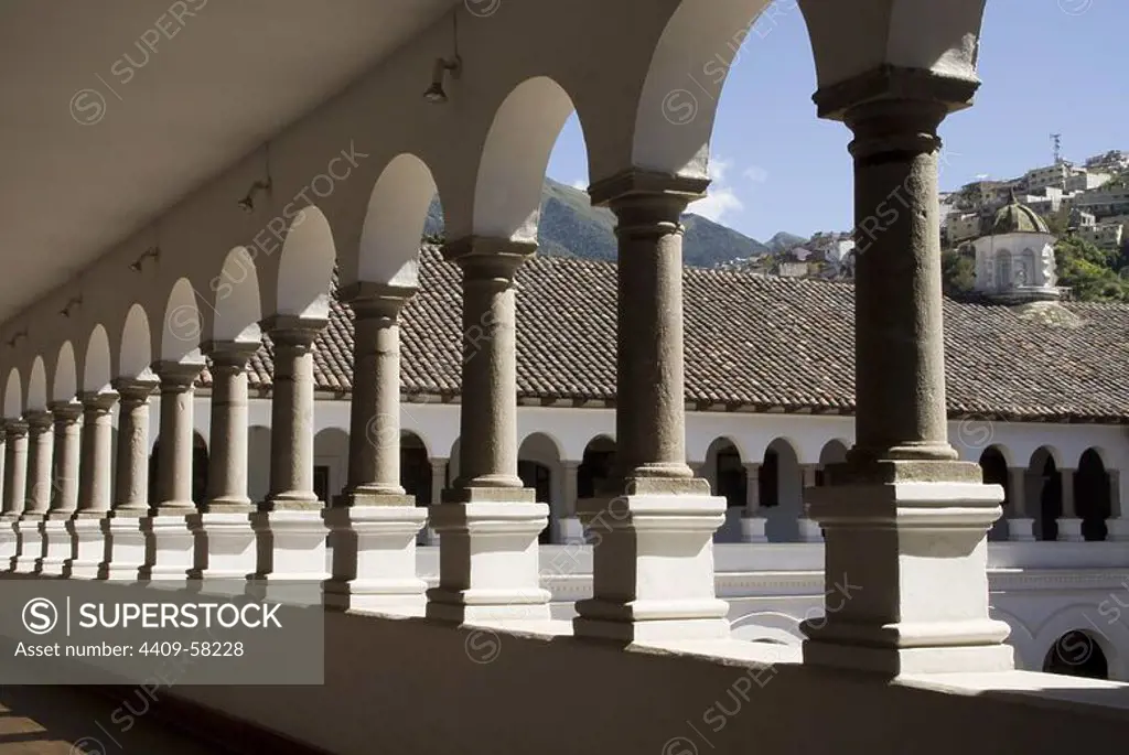 Ecuador.Quito.Centro historico.Convent of La Merced (XVII century). Main cloister.
