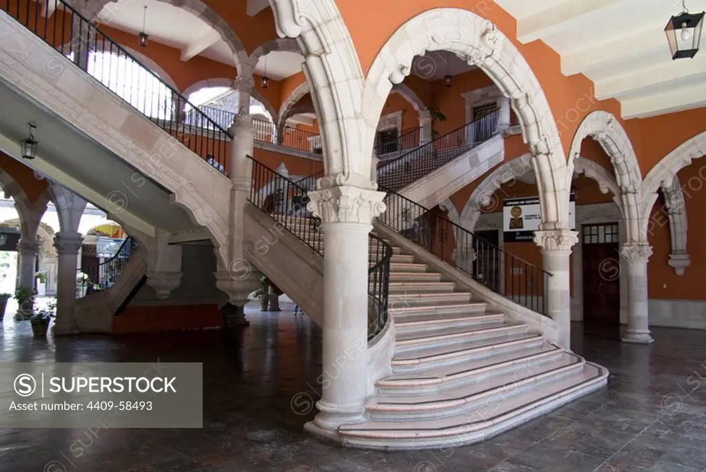 Mexico.Aguascalientes.Palace of Gobierno. Courtyard.