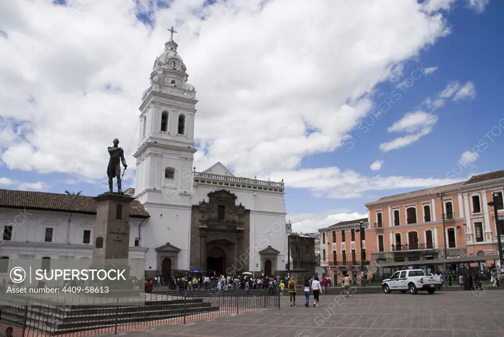 Ecuador.Quito.Historical center.Square of Santo Domingo.Church of Santo Domingo (XVI_XVII century). Monument to Mariscal Sucre..