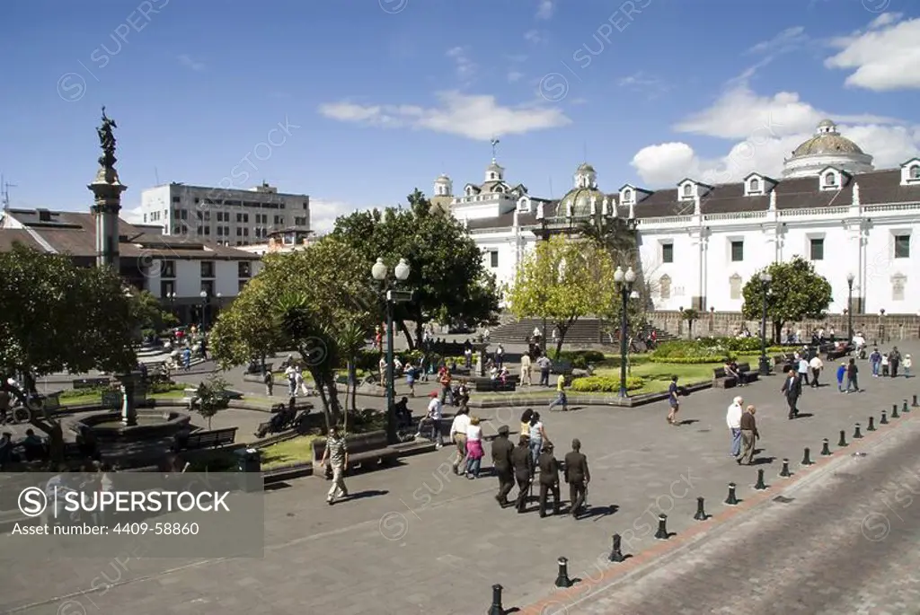 Ecuador.Quito.Historical center.Square of Independencia o square Grande.Church of El Sagrario and the Cathedral..