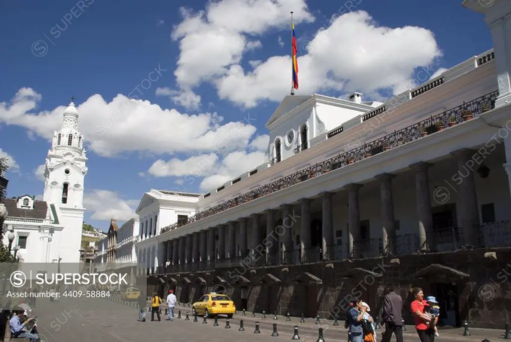 Ecuador.Quito.Historical center.Square of Independencia or Grande.Church of El Sagrario, Presidential Palace and the Metropolitan Cultural Center.