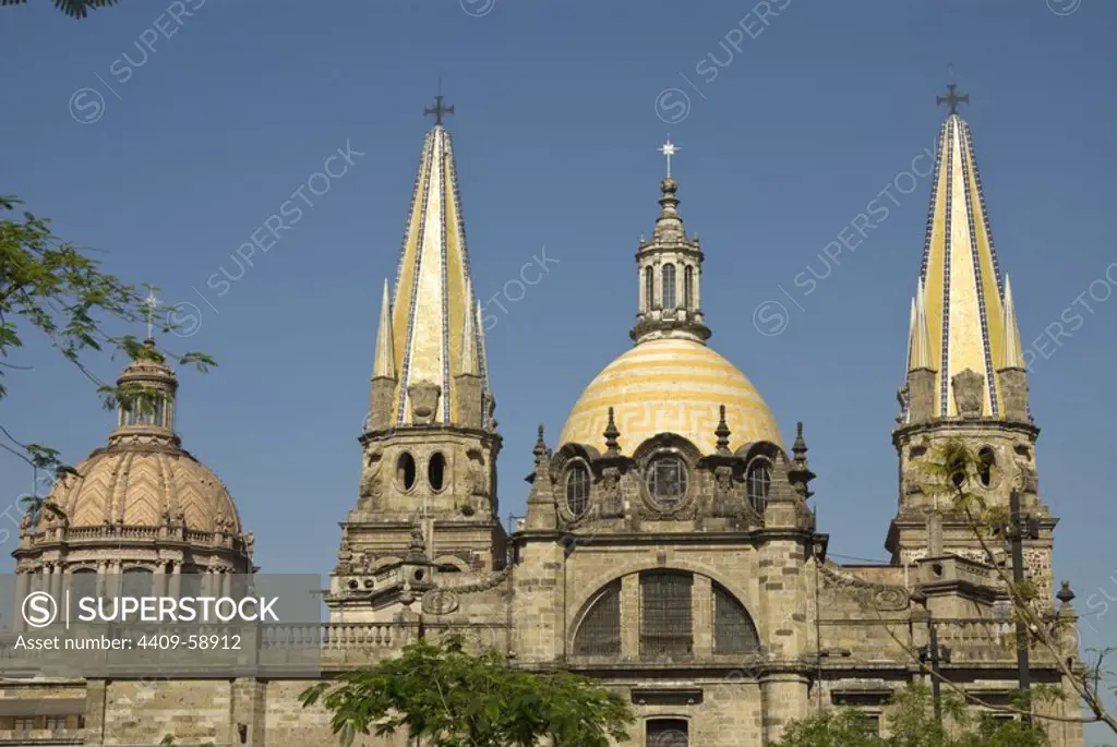 Mexico.Guadalajara.Plaza de Armas and Cathedral (XVII_XVIII centuries)..