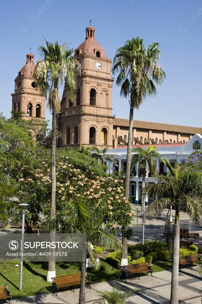 Bolivia. Santa Cruz city. The Cathedral of San Lorenzo (1770-1838) in the square September 24..