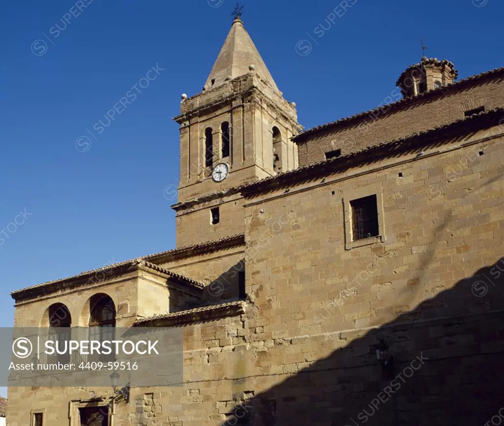 LA RIOJA. ALBERITE. Vista exterior del edificio gótico de la IGLESIA DE SAN MIGUEL. Comarca de La Rioja Baja. España.