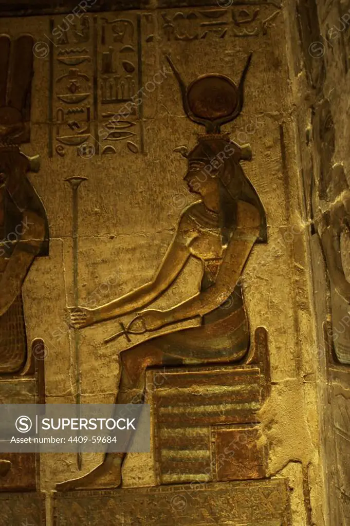 ARTE EGIPCIO. Detalle de un relieve que decora el templo de DEIR EL MEDINA. Valle de los Artesanos. Egipto.