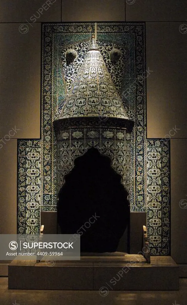 Islamia art. Tilework Chimneypiece, Turkey, probably Istanbul, 1731. Geometric design. Victoria and Albert Museum. London. England. United Kingdom.