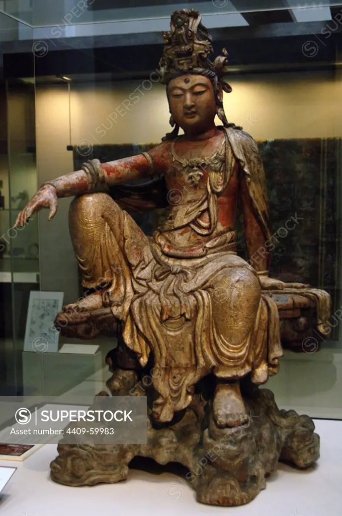 Chinese art. The Bodhisattva Guanyin. Shanxi province, China. Jin Dynasty (1115-1234) with some Ming Dynasty (1368-1644) decoration. China 12th-13th c. Victoria and Albert Museum. London. England. United Kingdom.