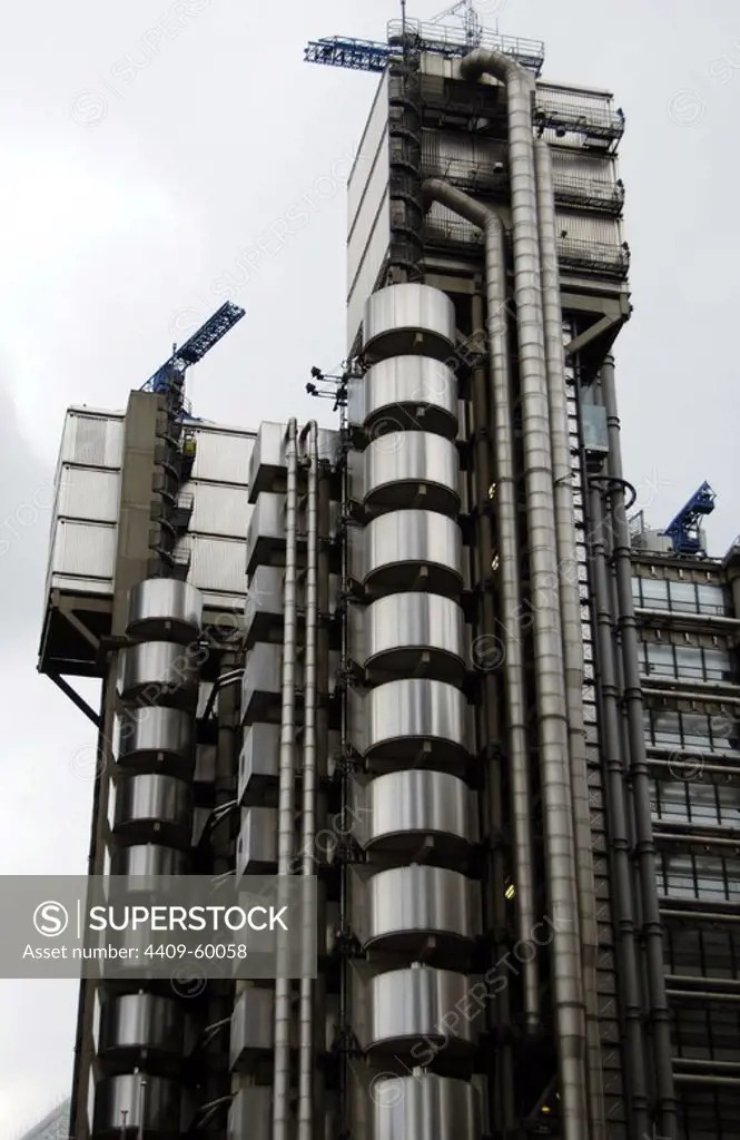 United Kingdom, England, London. Lloyd's building (1978-1986). Designed by Richard Rogers and completed in 1986. It replaced the original Lloyd's insurance building in London.