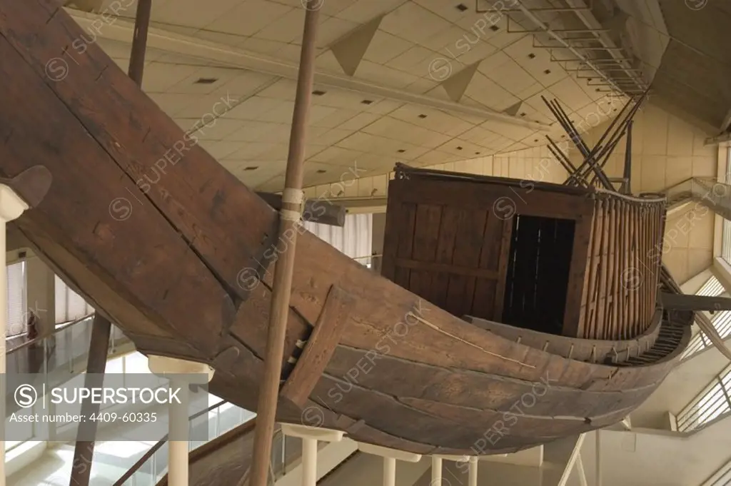 Egyptian art. Old Kingdom. IV Dynasty. The Khufu ship. It was sealed into a pit in the Giza pyramid complex at the foot of the Great Pyramid of Giza around 2500 BC. Built of cedar wood in order to transport the pharaoh to the afterlife. The Khufu Boat Museum. Giza.