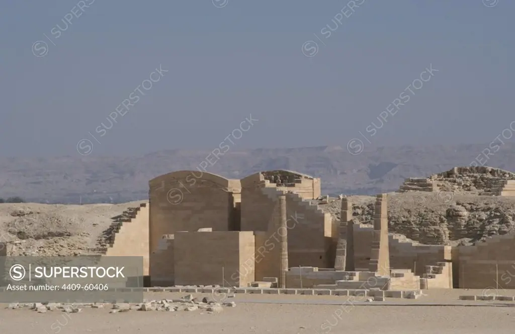 Egypt. Saqqara. Djoser's complex. Temple of the three fluted columns or T Temple, located in the middle of the wall that delimits the large patio. Old Kingdom.
