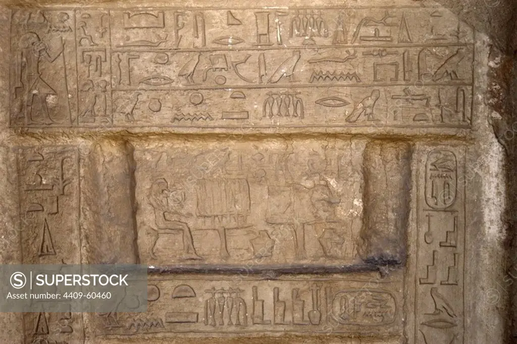 Egypt. Necropolis of Saqqara. Wall with hieroglyphic writing and relief depicting a deceased before a table offering food to the gods, in the center. Old Kingdom.