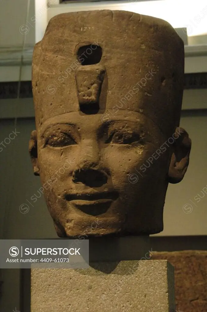 Colossal sandstone head of an egyptian pharaoh, probably Thutmose I. Around 1500 BC. 18th Dynasty. New Kingdom. From Karnak,Thebes. British Museum. London. United Kingdom.