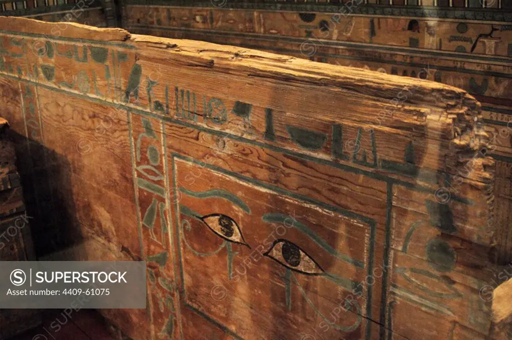Coffin of Gua. Painted cedar wood. Exterior. Detail. Stresses the pair of eyes on the east side that allowed the deceased "look" towards the dawn. 1850 BC. 12th Dynasty. Middle Kingdom. From the tomb of Gua, Deir el-Bersha. British Museum. London. United Kingdom.