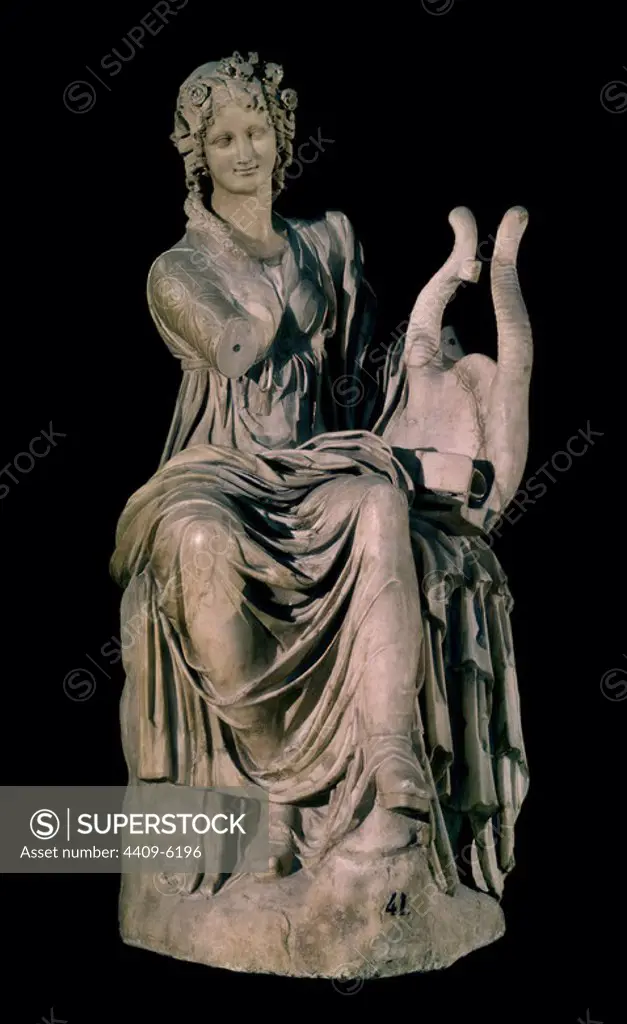 Praxiteles school. Sculpture of Terpsichore in fine washed white marble. Escultura de musa Terpsicore Marmol blanco de grano fino lavado. Madrid, El Prado. Author: PRAXITELES ESCUELA. Location: MUSEO DEL PRADO-ESCULTURA. MADRID. SPAIN.