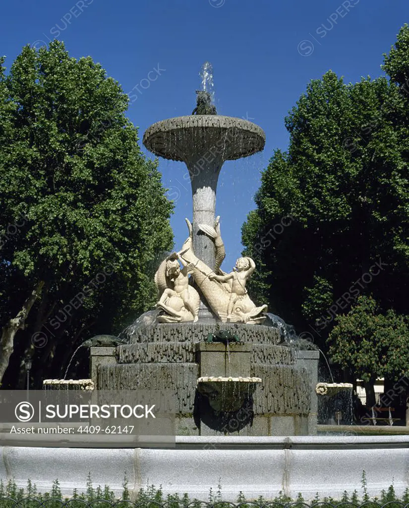 Spain, Madrid. Galapagos Fountain or Isabel II Fountain. Inaugurated in 1832. Work by the architect Francisco Javier de Mariátegui (1755-1844). Carved by the sculptor José Tomás (1790-1848) and the bronze artist Eugenio Alonso. It was commissioned by King Ferdinand VII to commemorate the first anniversary of the birth of the Princess of Asturias (future Queen Isabella II). Glorieta de Nicaragua (Roundabout of Nicaragua). Retiro Park. Author: Francisco Javier de Mariategui (1755-1844). Spanish architect.