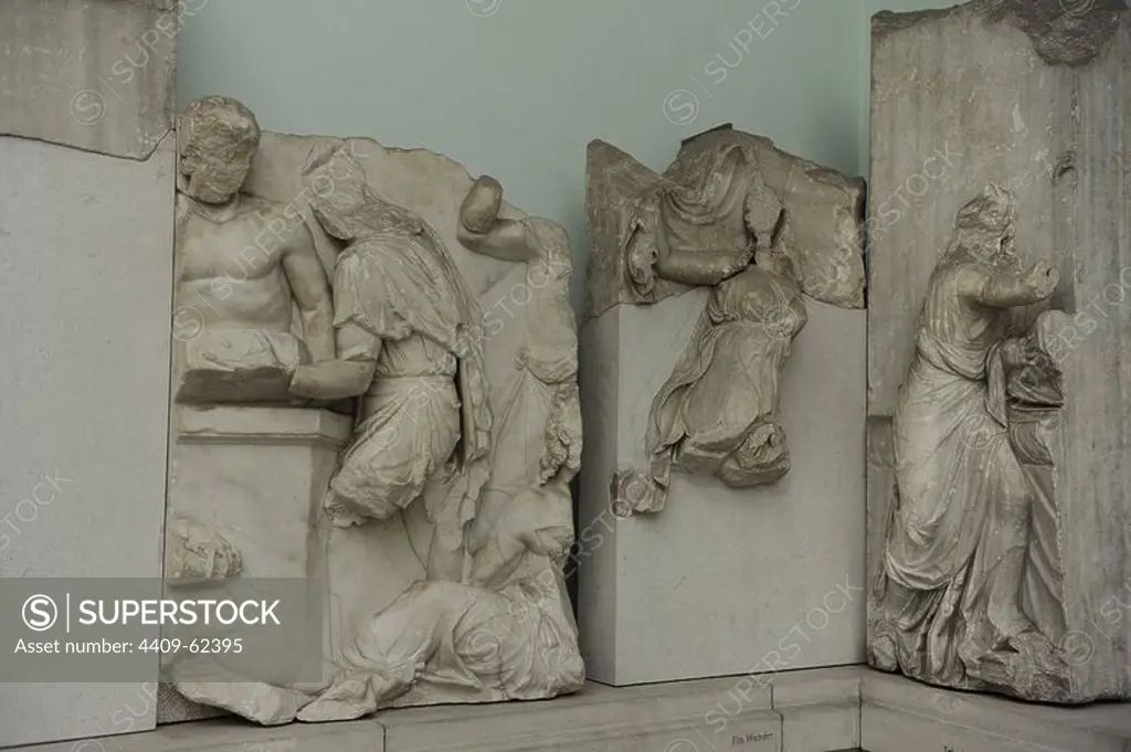 Pergamon Altar. 164-156 BC. Telephos Frieze. Detail. Construction of an altar. Woman hasten to the hero Telephos who lies on a kline. Pergamon Museum. Berlin. Germany.