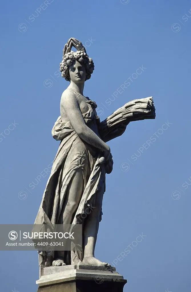 Italy, Tuscany, Florence. Four ornamental statues of the Seasons. They were added in 1608 to Ponte Santa Trinita, on the occasion of the marriage of Cosimo II de' Medici (r. 1609-1621) and Maria Maddalena of Austria. Statue of Summer by sculptor Giovanni Battista Caccini (1556-1613).
