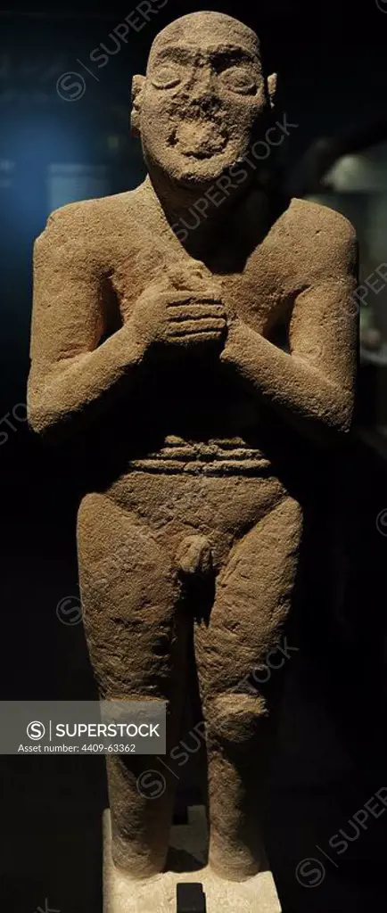 Arabic peninsula. Male statue. With typical Mesopotamian features Mid-3rd millenium BC. (Early Dynastic II ). Limestone. H. 94 cm. Tarut. National Museum, Riyadh. Saudi Arabian.