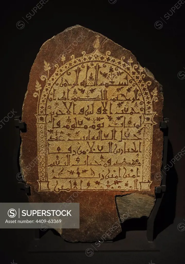 Islamic art. Tombstone of al-Ghaliya, daughter of 'Abd al-Jabbar, son of al-'Ala. 9th century. Basalt : 69x45x13 cm. al-Ma'la cementery, Mecca. National Museum, Riyadh. Saudi Arabia.