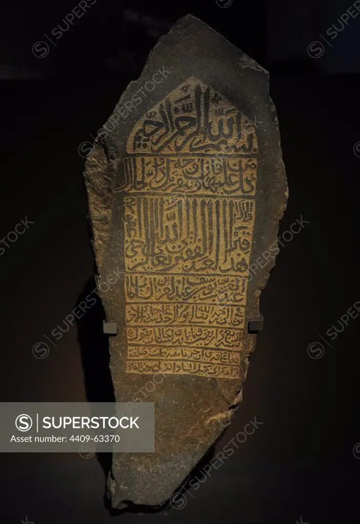 Tombstone of 'Abd al-'Aziz, son of Yusuf, son of 'Abd al-'Aziz al-Sultani. 6 jumada Ii 844 AH/2 november 1440 AD. Basalt; 94x38x10 cm. al-Ma'la cementery, Mecca. Qasr Khizam Museum, Jedda.