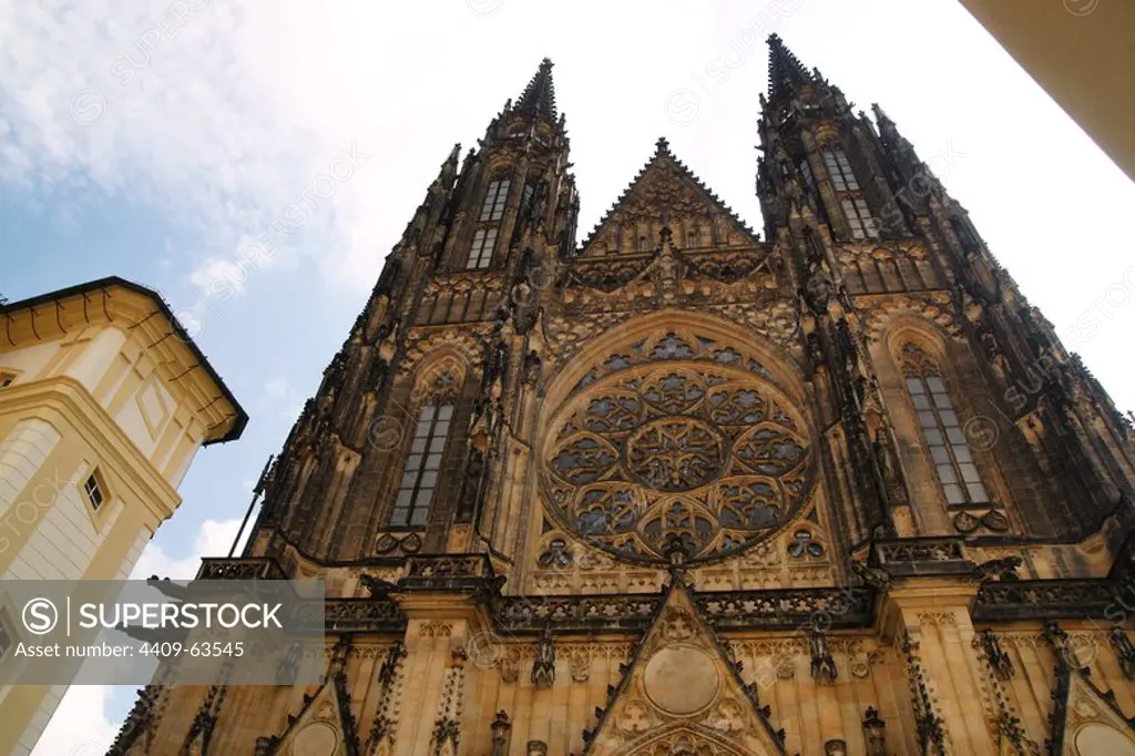 Czech Republic. Prague. St. Vitus Cathedral. Gothic style, 14th century. View of the Neo-Gothic facade, built between 1873 and 1929. Castle complex. Hradcany district.