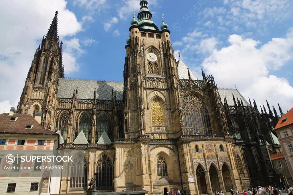 Czech Republic. Prague. St. Vitus Cathedral. Gothic style, 14th century. Main Tower, built by Peter Parler (1333-1399). General view. Castle complex. Hradcany district.
