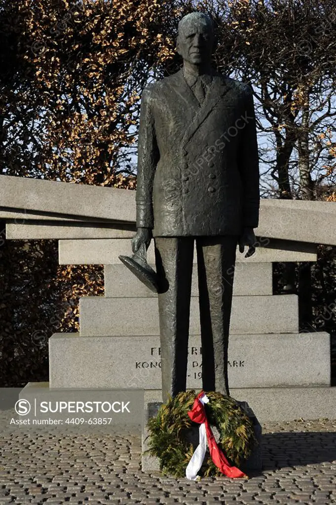 Frederick IX of Denmark (1899-1972). King of Denmark. Bronze statue by Knud Nellemose (1908-1997), 1981. Copenhagen. Denmark.