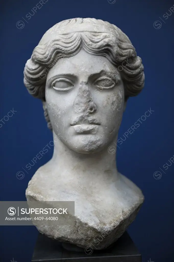 Kybele. Italy. 1st century AD. Marble. The hairstyle is that worn in the 5th century BC. The head is thought to imitate a statue of the mother of the gods, which stood in a temple on the Agora in Athens. Ny Carlsberg Glyptotek. Copenhagen, Denmark.