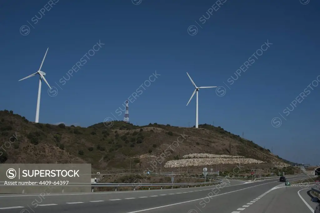 Molinos de Viento. Parque eólico Coll de la Taixeta. Tarragona.