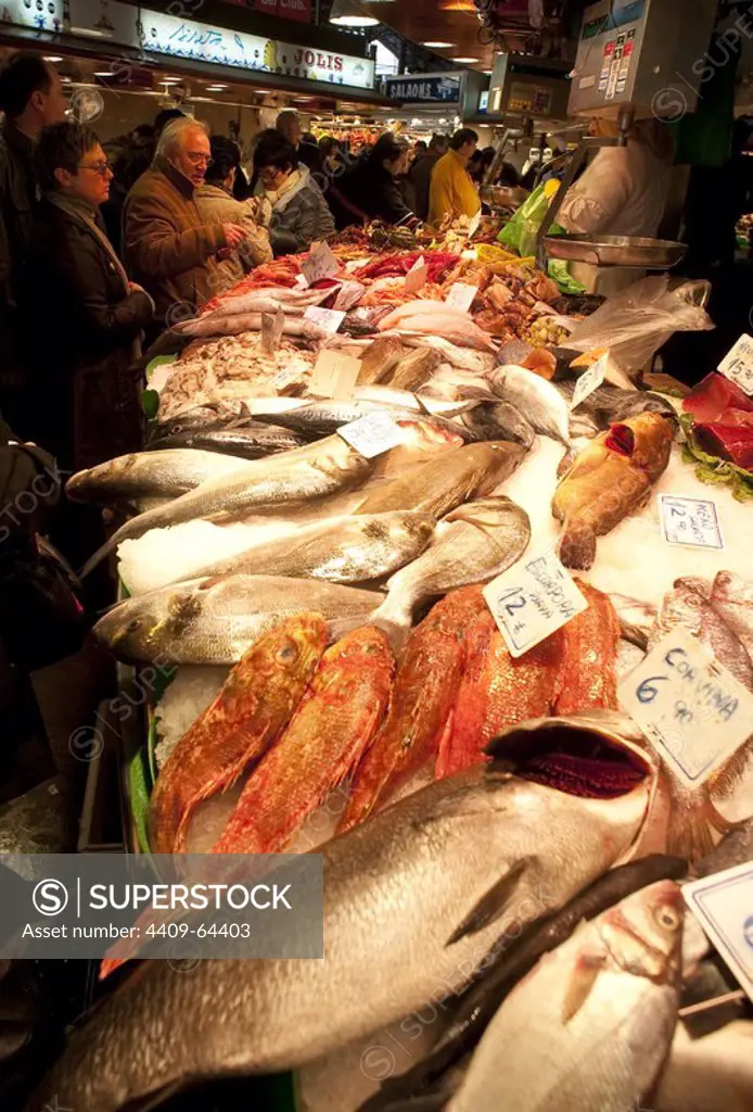 Parada de pescado. Mercado de la Boqueria. Barcelona.