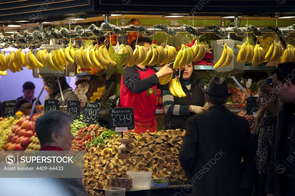 Parada de fruta y verdura. Mercado de la Boqueria, Barcelona.