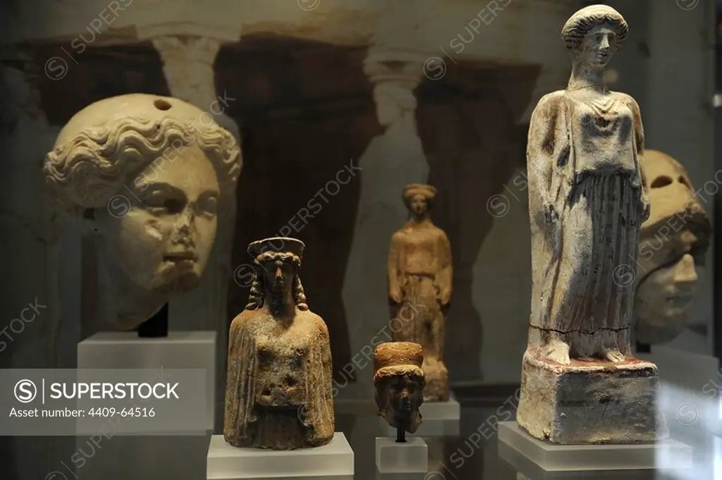 Greek Art. Goddesses and Female Servants. Sculptures. Ny Carlsberg Glyptotek. Copenhague. Denmark.