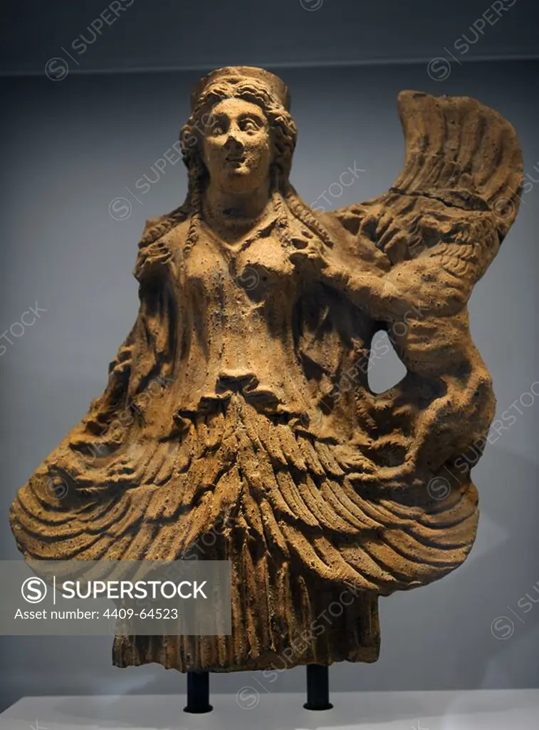 Greek Art. Archaic Period. Winged goddes who tamed wild animals. In this case two lions. Had been introduced into Greece and Italy in the 8th century BC by merchants and itinerants artisans. Terracotta. Ny Carlsberg Glyptotek. Copenhagen. Denmark..