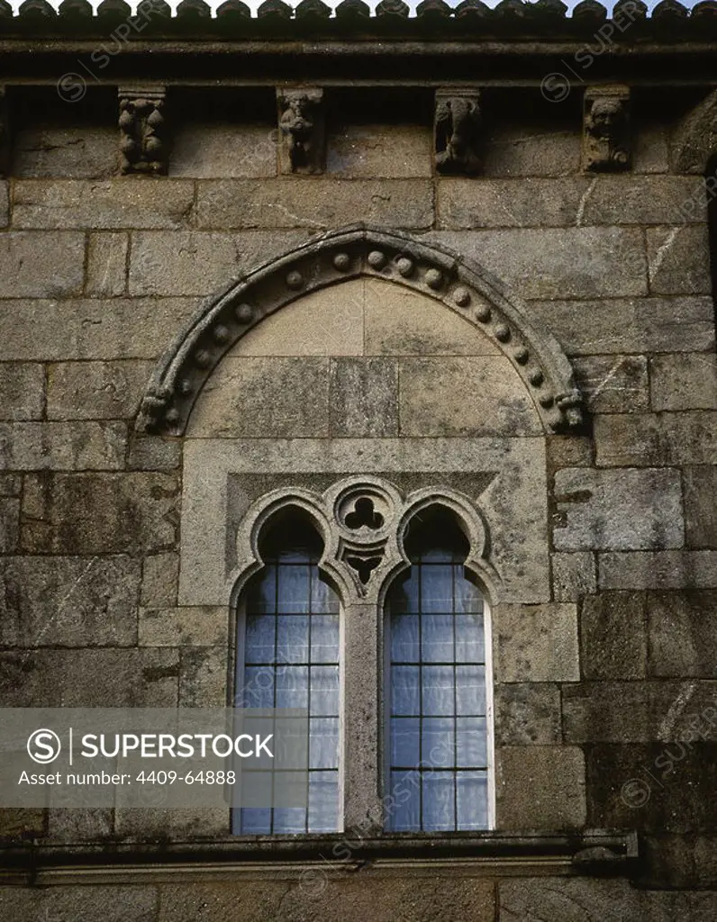 Spain, Galicia, A Coruña Province, Santiago de Compostela. "Gothic House" or Casa do Rei Don Pedro. Detail of one of the windows on the main facade of the building, of ogival shape and decorative pointed arch. An example of Compostela's 14th-century civil architecture. Popular tradition associates this building with King Peter I of Castile (1350-1369), although it is believed that it may have been the house of Fernando de Castro. Currently it houses the Museum of Pilgrimages and Santiago, created in 1951.