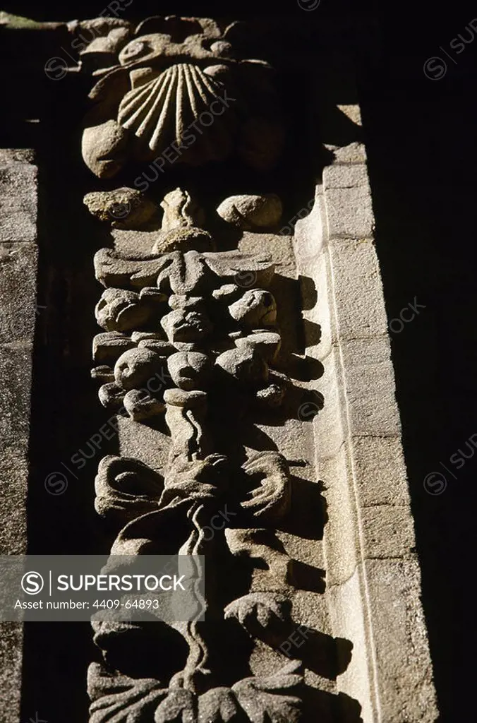 Spain, Galicia, La Coruña province, Santiago de Compostela. Casa das Pomas (House of Apples). 17th-century house whose project is attributed to the architect Domingo de Andrade. Architectural detail of a pilaster on the façade, whose decoration represents a scallop (symbol of the Chapter) from which a string of fruit, which gives the house its name, starts. Author: Domingo Antonio de Andrade (c. 1639-1712). Spanish architect.