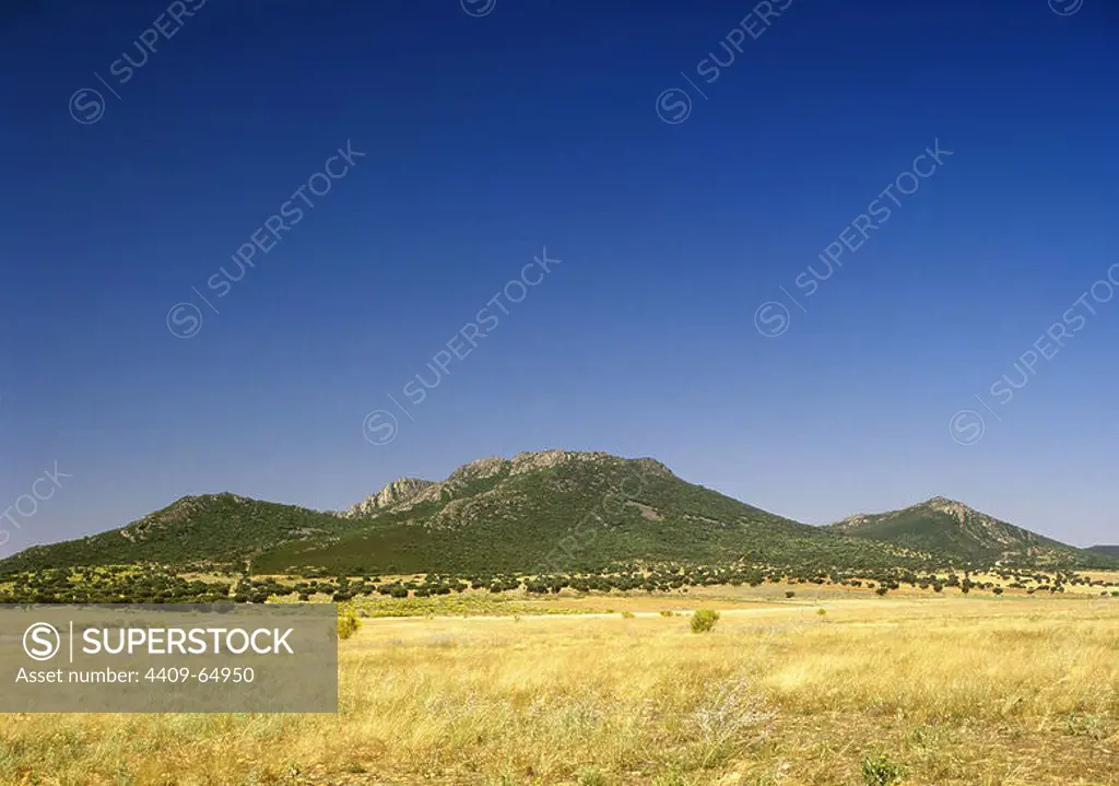 Spain, Extremadura, Badajoz province, La Serena region. Sierra de Tiros. Panoramic view from the village of Almorchón.