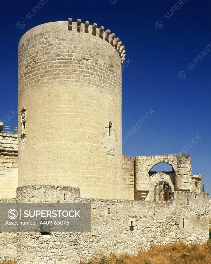 Spain. Castile and Leon. Province Segovia. Cuellar. Castle-Palace of the Dukes of Alburquerque. Its construction started in the 11th century and completed in the 17th century by different masters. Stand out: Juan Guas (1430-1496), Rodrigo de Hontanon (1500-1577), Juan Gil de Hontanon (1480-1531). View of one of its circular towers.