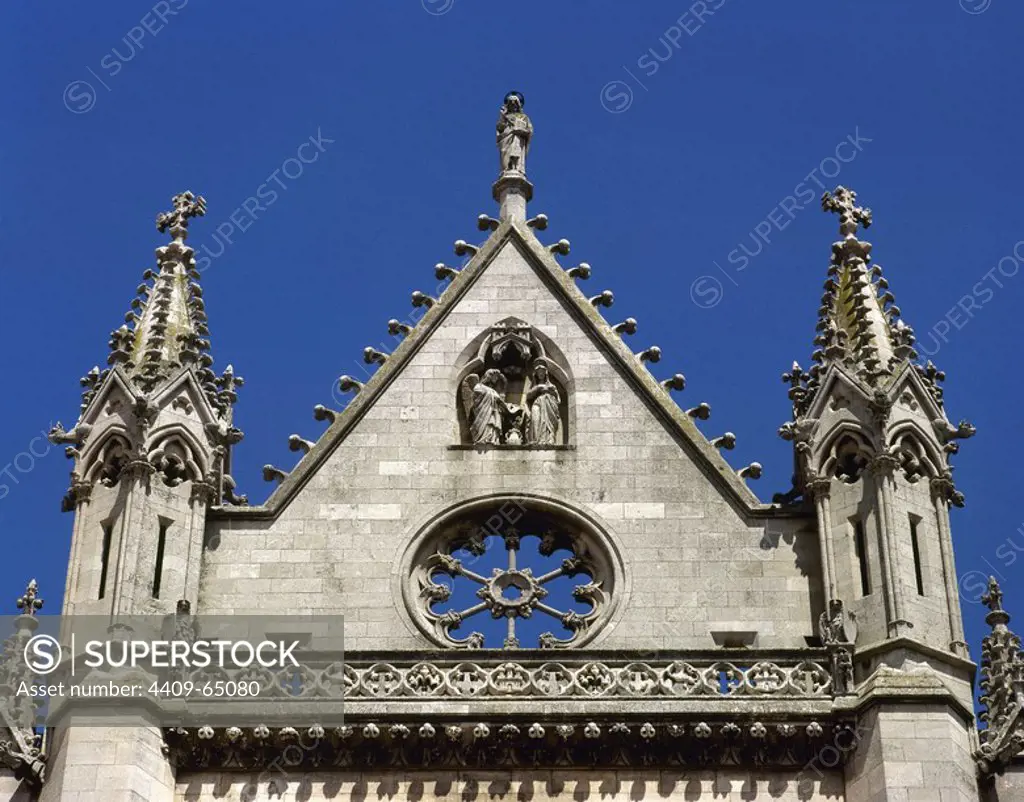 Leon, Castile and Leon, Spain. Saint Mary's Cathedral.13th-14th century. Gothic style. Its design is atributed to the Master Enrique. Architectural detail, top of the main facade.