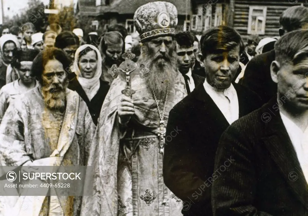 SEGUNDA GUERRA MUNDIAL. UCRANIA. Celebración de un acto religioso por la población ucraniana durante la dominación alemana.