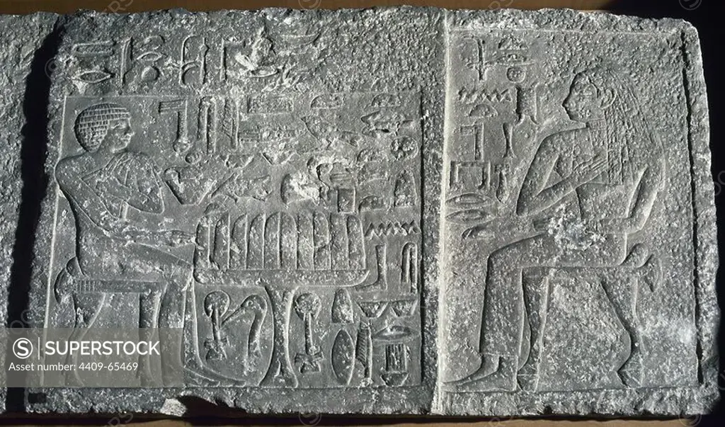 Relief depicting the deceased Itjer sitting at the table of offerings with his consort. The hieroglyph shows the list of offerings numbered in quantities of a thousand. Giza Necropolis. 4th Dynasty. 2600 BC. Egyptian Museum. Turin. Italy.